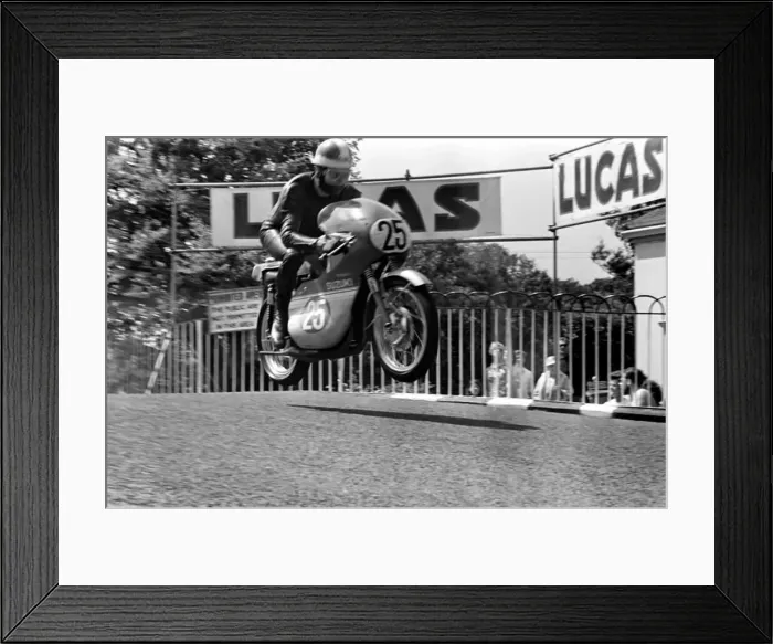 Framed Print : Sport Motorcycling: Isle of man TT Racing Production 250CC Class Framed Print : Sport Motorcycling: Isle of man TT Racing Production 250CC Class