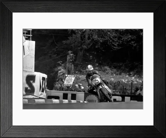 Framed Print : Sport Motorcycling: Isle of man TT Racing Production 250CC Class Framed Print : Sport Motorcycling: Isle of man TT Racing Production 250CC Class
