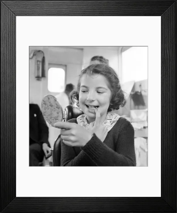 Framed Print : Medical: Dentists: Kent County Council mobile dental surgery