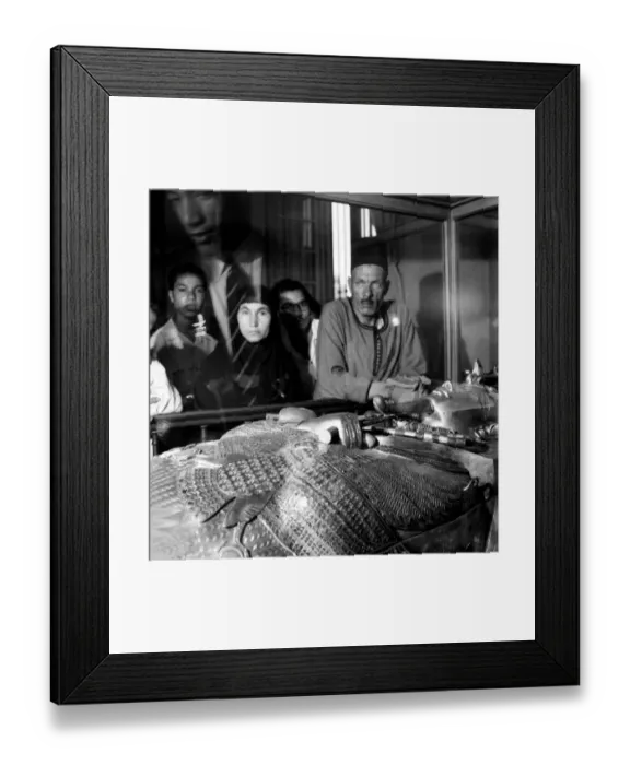 Framed Print : Egyptian: Tourists gaze at the mummy of King Tutan Khamen
