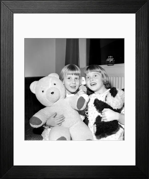 Framed Print : Girls left to right: Ailsa (6) and Alison (8) Mackey of Romily Framed Print : Girls left to right: Ailsa (6) and Alison (8) Mackey of Romily