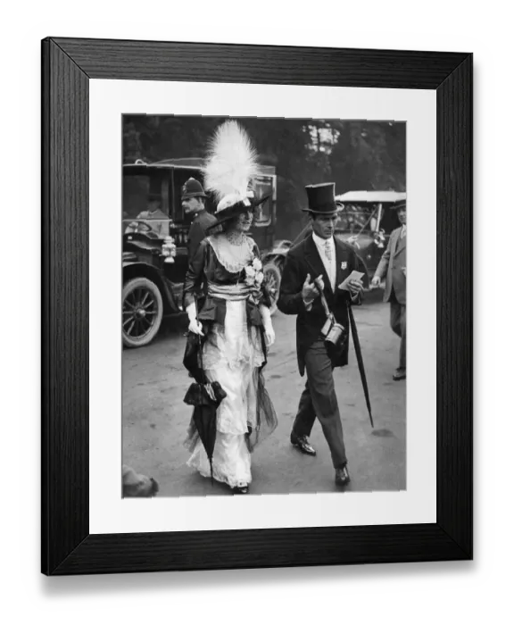 Framed Print : Man and woman arriving for the races at Ascot. July 1926 P008563