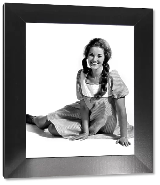 Clothing: Jennifer Guy. August 1972 P008428