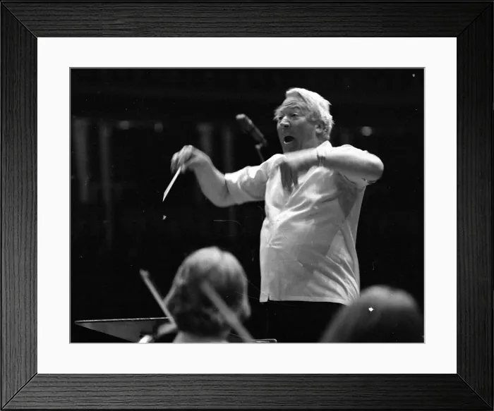 Framed Print : Edward Heath rehearsing the 107 strong European Community Youth Orchestra at the Royal