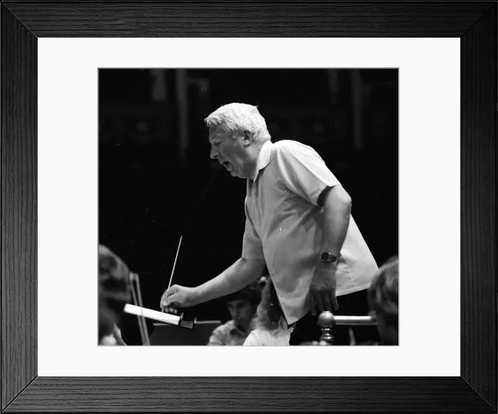 Framed Print : Edward Heath rehearsing the 107 strong European Community Youth Orchestra at the Royal