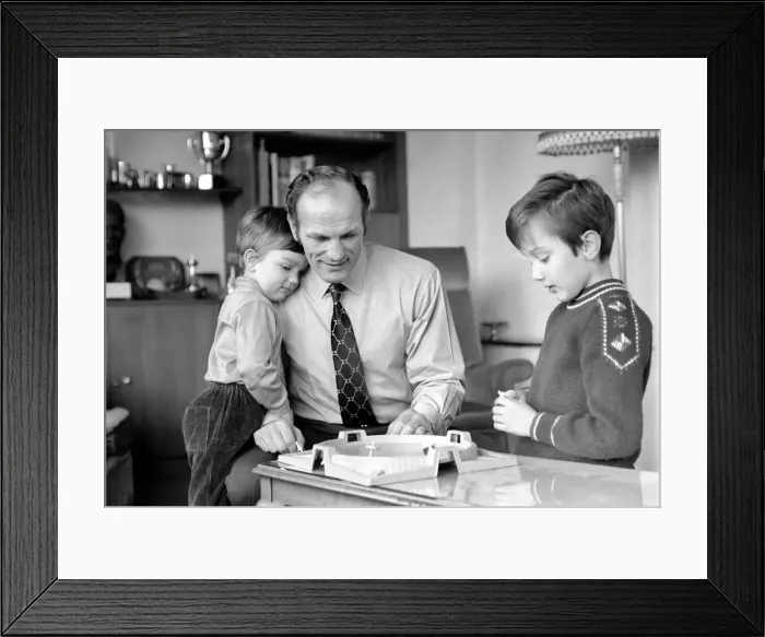Framed Print : British boxer Henry Cooper pictured with sons Henry Marco aged 10 (right Framed Print : British boxer Henry Cooper pictured with sons Henry Marco aged 10 (right