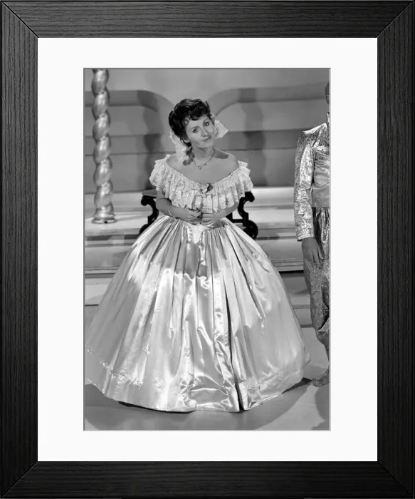 Framed Print : Pop Singer Lulu performing on stage. February 1975 75-00909-011 Framed Print : Pop Singer Lulu performing on stage. February 1975 75-00909-011