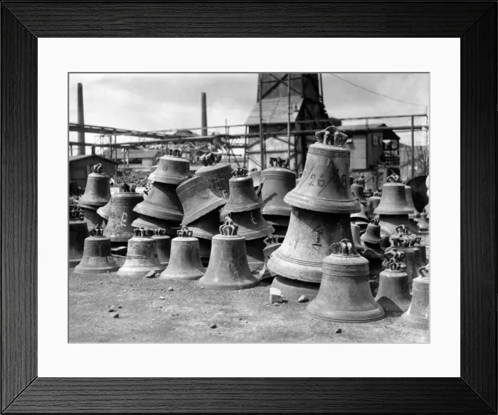Framed Print : War salvage: Pictures taken in a German smelting yard at Hamburg which shows the shortage