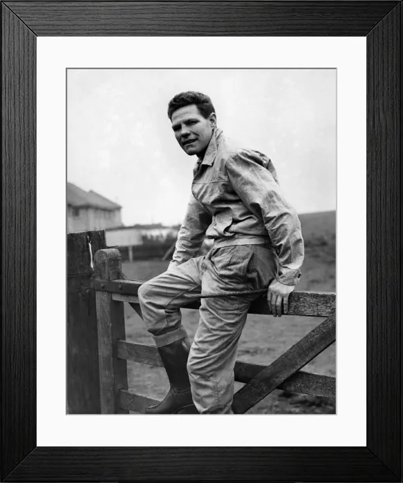 Framed Print : Boxer: Wally Thom May 1956 P012368
