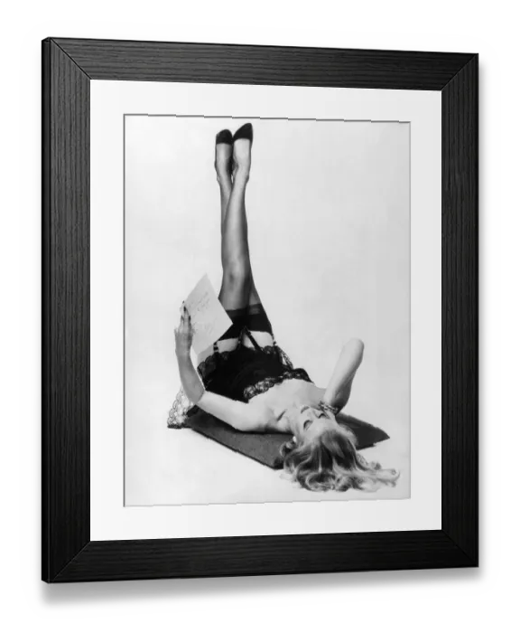 Framed Print : Fashions 1940 s: Model girl Jan adopts a Forties mail-reading pose Framed Print : Fashions 1940 s: Model girl Jan adopts a Forties mail-reading pose