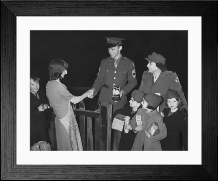 Framed Print : US Army in Britain Elsies mother thanks Sergt Framed Print : US Army in Britain Elsies mother thanks Sergt