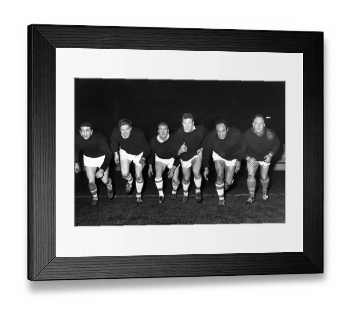 Framed Print : Beginning of a sprint for Wigans six Internationals, during training. L-R Framed Print : Beginning of a sprint for Wigans six Internationals, during training. L-R