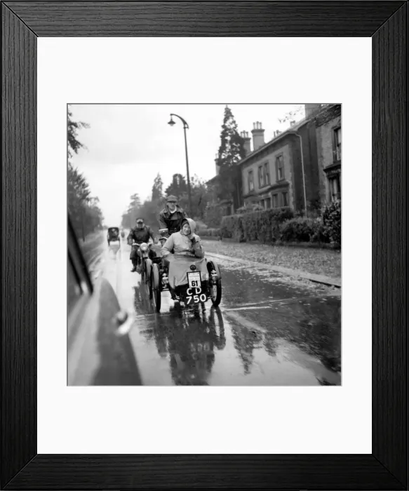 Framed Print : Cars taken part in the London to Brighton Veteran car race