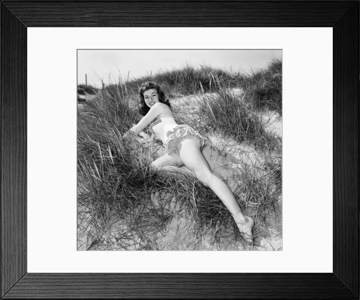 Framed Print : Glamour girls Marion and Jean Collins on the beach. June 1960 M4323-004 Framed Print : Glamour girls Marion and Jean Collins on the beach. June 1960 M4323-004