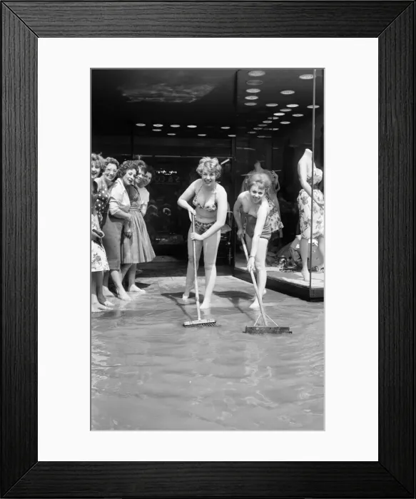 Framed Print : Floods at Wood Green, London. June 1960 M4259-003 Freak rainfall floods the high street Framed Print : Floods at Wood Green, London. June 1960 M4259-003 Freak rainfall floods the high street