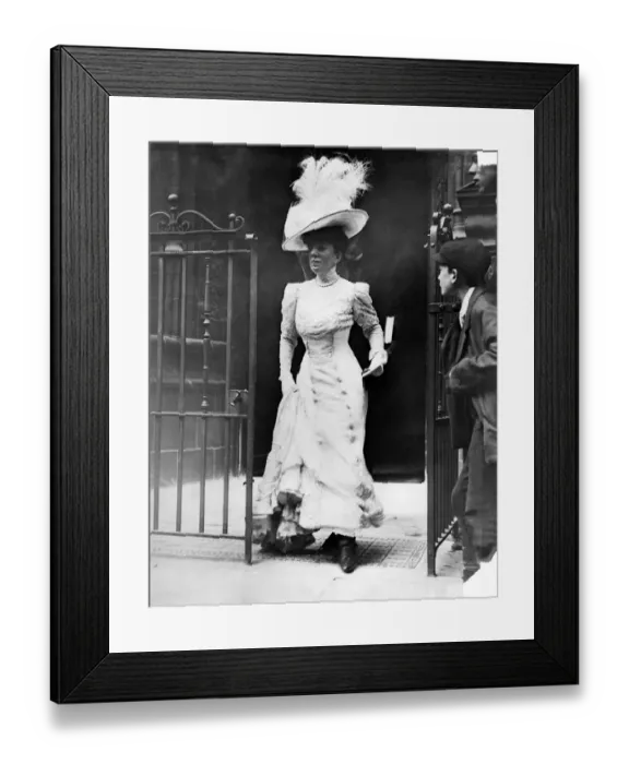 Framed Print : Fashion 1908: Madam Gould leaving 9 Soho Square after wedding followed by her husband