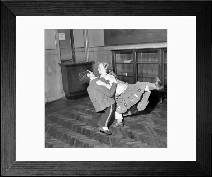 Framed Print : Rome. Claudia Ney in her puppet act. November 1953 D6777-001
