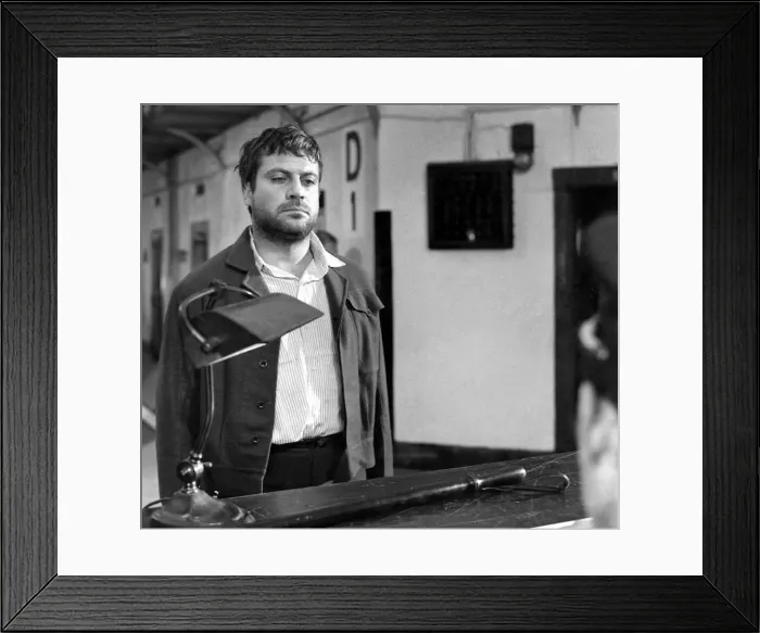 Framed Print : Actor Oliver Reed. September 1971 P009748 Framed Print : Actor Oliver Reed. September 1971 P009748
