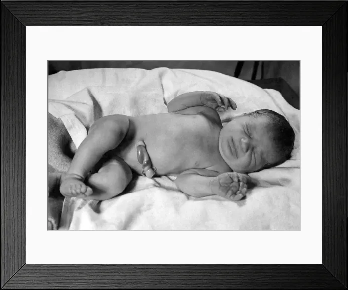 Framed Print : Janet Traylor, 3 mins after birth at the Royal Northern Hospital. July 1943 P009100