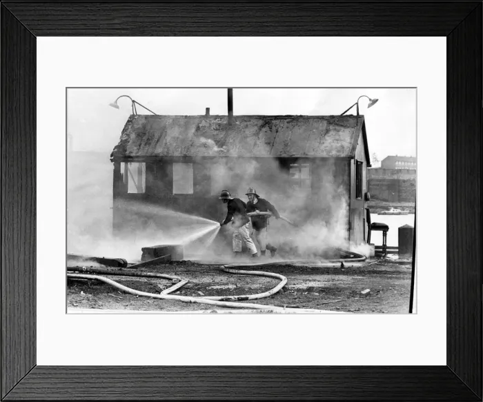 Framed Print : Firefighters fight a blaze at Howdon Quayside Framed Print : Firefighters fight a blaze at Howdon Quayside