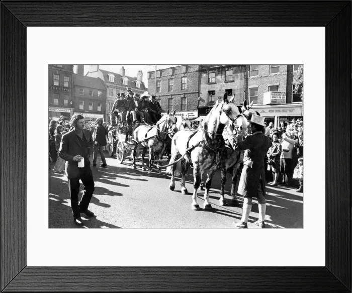 Framed Print : A full stage coach ready to embark on its journey to London