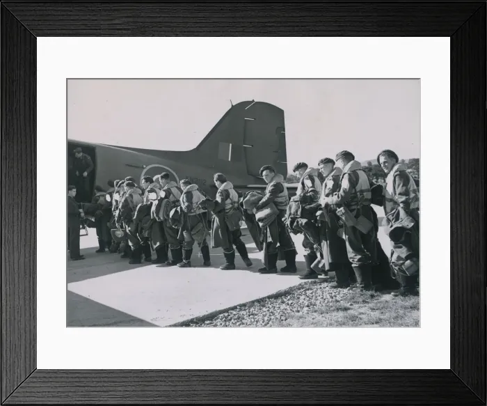 Framed Print : British Forces go to Far East theatre of war by air. Troops boarding a Transport command Framed Print : British Forces go to Far East theatre of war by air. Troops boarding a Transport command