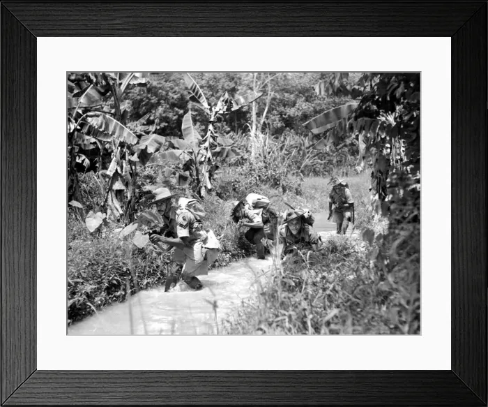 Framed Print : Men of the 9th Ghurkas in the Malayan jungle. 20th December 1941 Framed Print : Men of the 9th Ghurkas in the Malayan jungle. 20th December 1941