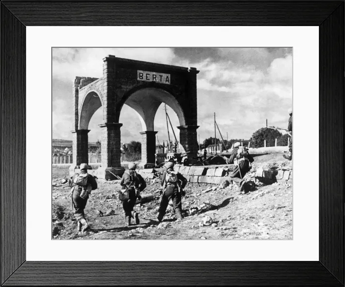 Framed Print : Sikh soldiers, members of the India forces fighting alongside the British 8th Army in