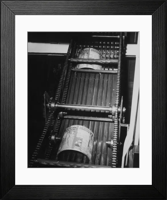 Framed Print : Daily Mirror Stamford Street press. Plates sent from the plate room arrive