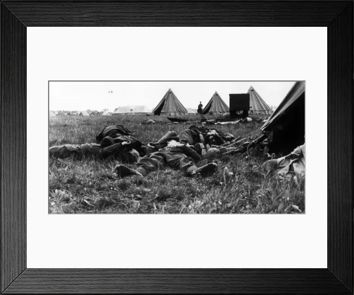 Framed Print : Evacuation of the British Expeditionary Force from Dunkirk, Northern France