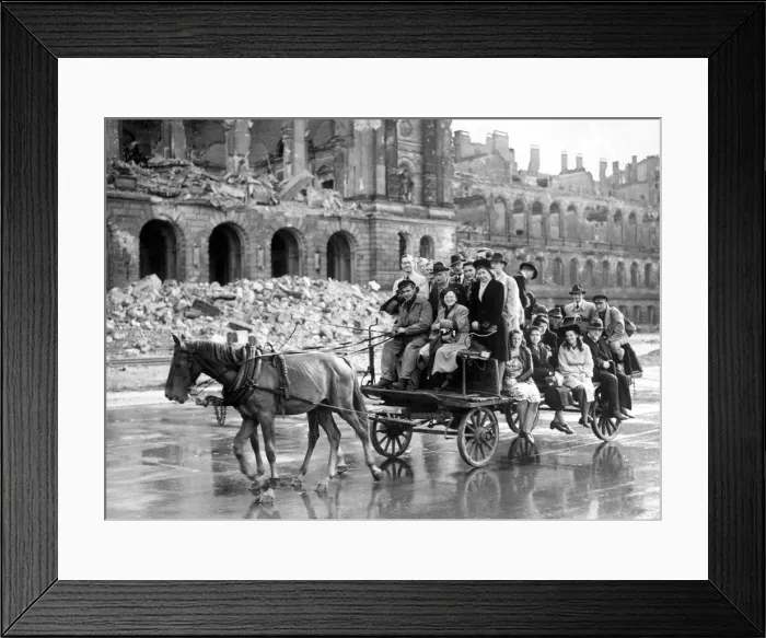 Framed Print : Britsh army units arrive in the German capital city of Berlin to take up their occupation Framed Print : Britsh army units arrive in the German capital city of Berlin to take up their occupation