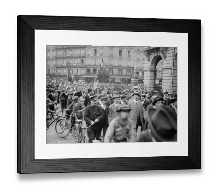 Framed Print : British volunteers for the French Foreign Legion marching through the streets of Paris