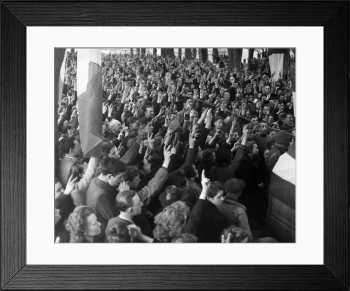 Framed Print : Liberation of Europe, capture of Bayeux. On June 8th 1944