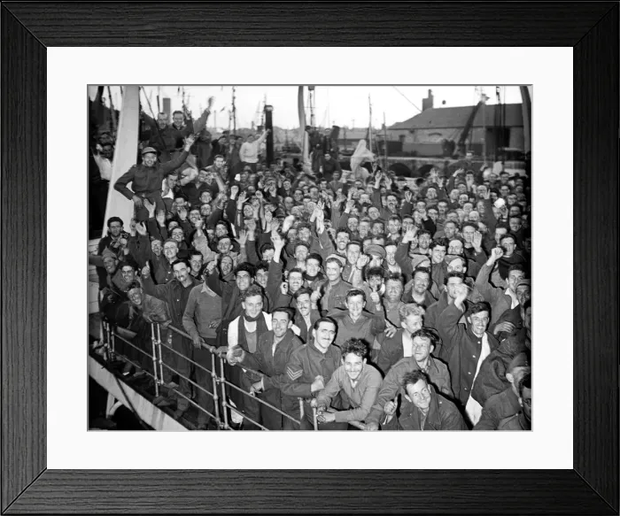 Framed Print : British Expeditionary Forces return from Dunkirk. June 1940. W318F Framed Print : British Expeditionary Forces return from Dunkirk. June 1940. W318F
