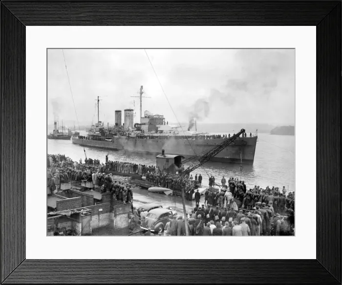 Framed Print : HMS Exeter, Type 42, coming into Plymouth after the battle of The River Plate Framed Print : HMS Exeter, Type 42, coming into Plymouth after the battle of The River Plate