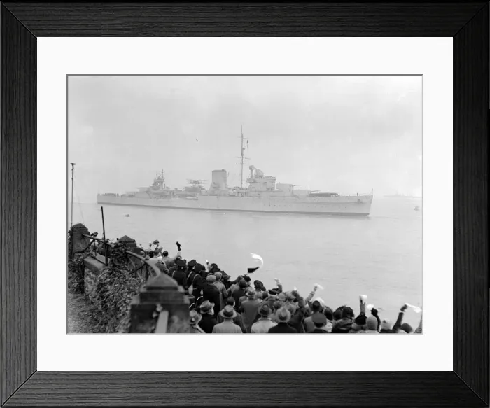 Framed Print : HMS Ajax, Type 42, seen from Devils Point coming into Plymouth after the battle of