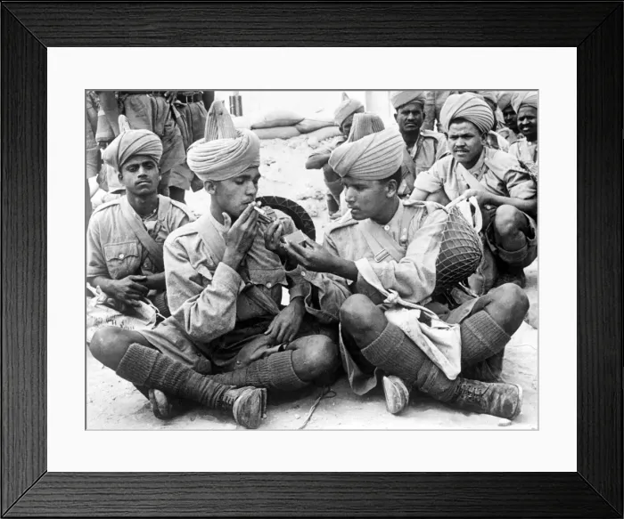 Framed Print : Indian troops including sappers and miners having a cigarette during a quick rest break Framed Print : Indian troops including sappers and miners having a cigarette during a quick rest break