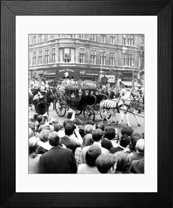 Framed Print : The Queen arrives at the Houses of Parliament in the Irish Coach for the State Opening Framed Print : The Queen arrives at the Houses of Parliament in the Irish Coach for the State Opening