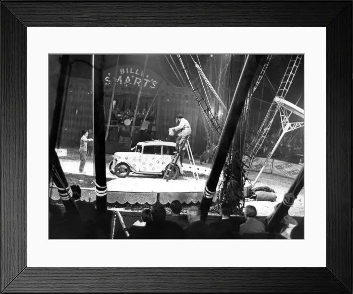 Framed Print : A general view of Billy Smarts Circus in action with Maxo Toto Framed Print : A general view of Billy Smarts Circus in action with Maxo Toto