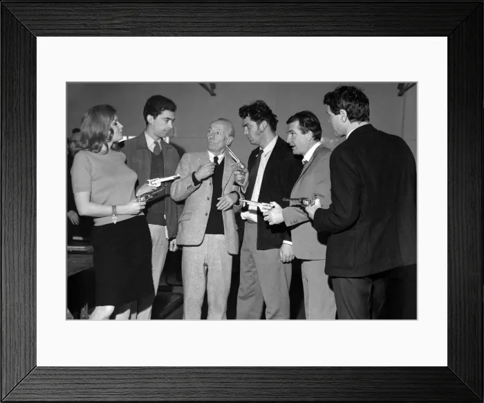 Framed Print : Dr. Who rehearsals in Shepherds Bush. A tricky situation arises for William Hartnell in Framed Print : Dr. Who rehearsals in Shepherds Bush. A tricky situation arises for William Hartnell in