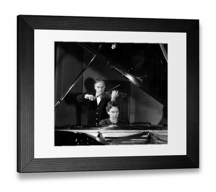 Framed Print : Yehudi Menuhin - Famous concert violinist pictured at the Raerdon Smith Lecture Theatre
