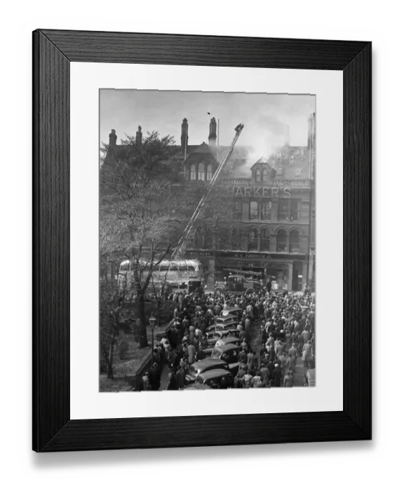 Framed Print : Crowds of spectators watch the fire at W E Harkers Furniture shop in Grainger Street