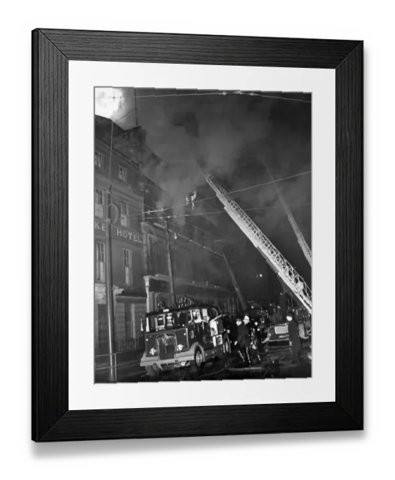 Framed Print : Hundreds of firefighters wer call to to tackle the fire at the four-storey Howards Framed Print : Hundreds of firefighters wer call to to tackle the fire at the four-storey Howards