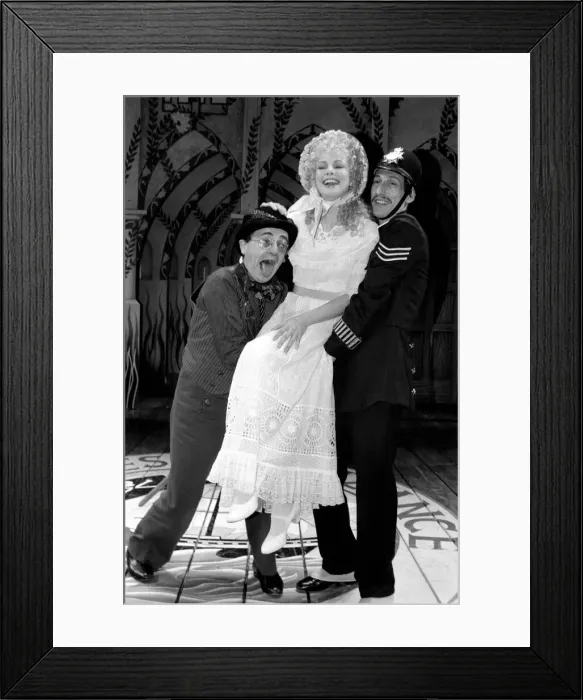 Framed Print : The stars of The Pirates of Penzance appeared in costume at the Theatre Royal Framed Print : The stars of The Pirates of Penzance appeared in costume at the Theatre Royal