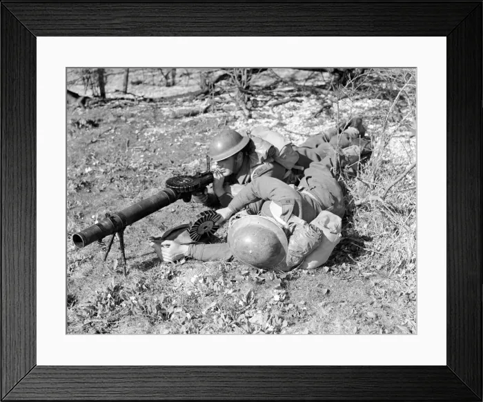 Framed Print : British soldiers in training using a Lewis Gun. W378L. c. 1942 Framed Print : British soldiers in training using a Lewis Gun. W378L. c. 1942