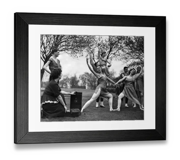 Framed Print : Pamela Leatherland seated by the gramophone, watches her team perform the ballet Framed Print : Pamela Leatherland seated by the gramophone, watches her team perform the ballet