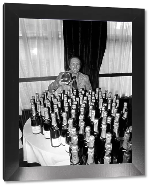 Geoff Boycott tonight was at The Victoria Sporting Club to collect 100 bottles of