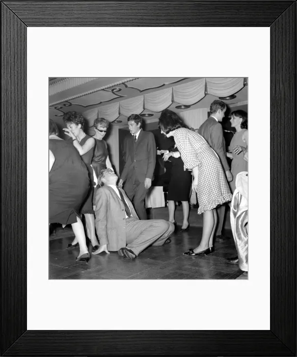 Framed Print : A new dance which is the rage in America has now come to London Framed Print : A new dance which is the rage in America has now come to London
