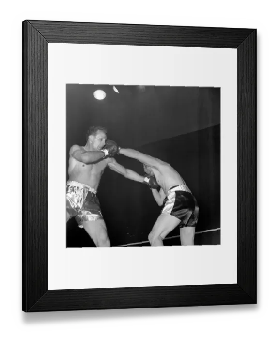 Framed Print : Sport: Boxing. Brian Curvis vs Luis Folledo. Brian Curvis (Swansea) British Framed Print : Sport: Boxing. Brian Curvis vs Luis Folledo. Brian Curvis (Swansea) British