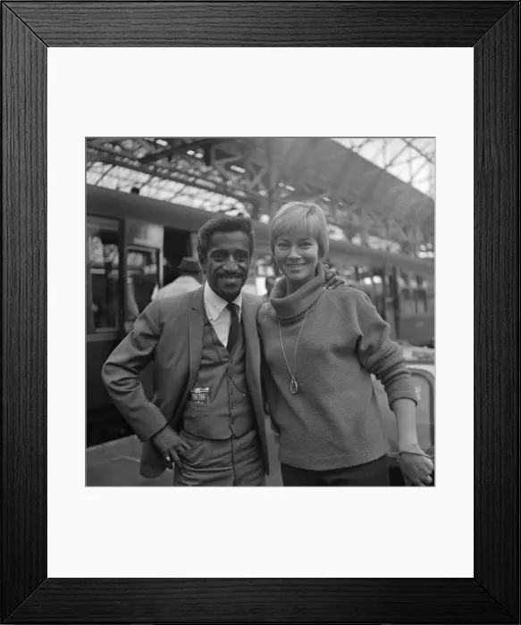 Framed Print : Sammy Davis Jnr and his wife Maj Eritt at Picadilly station, Manchester Framed Print : Sammy Davis Jnr and his wife Maj Eritt at Picadilly station, Manchester